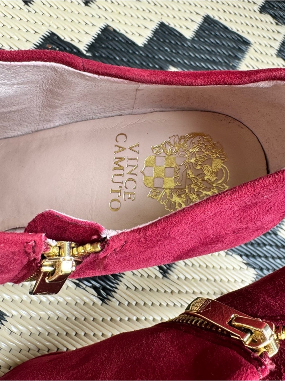 Vince Camuto Burgundy Suede Ankle Booties Heels Sz 8.5 Side Zip Leather Lined - Picture 4 of 13